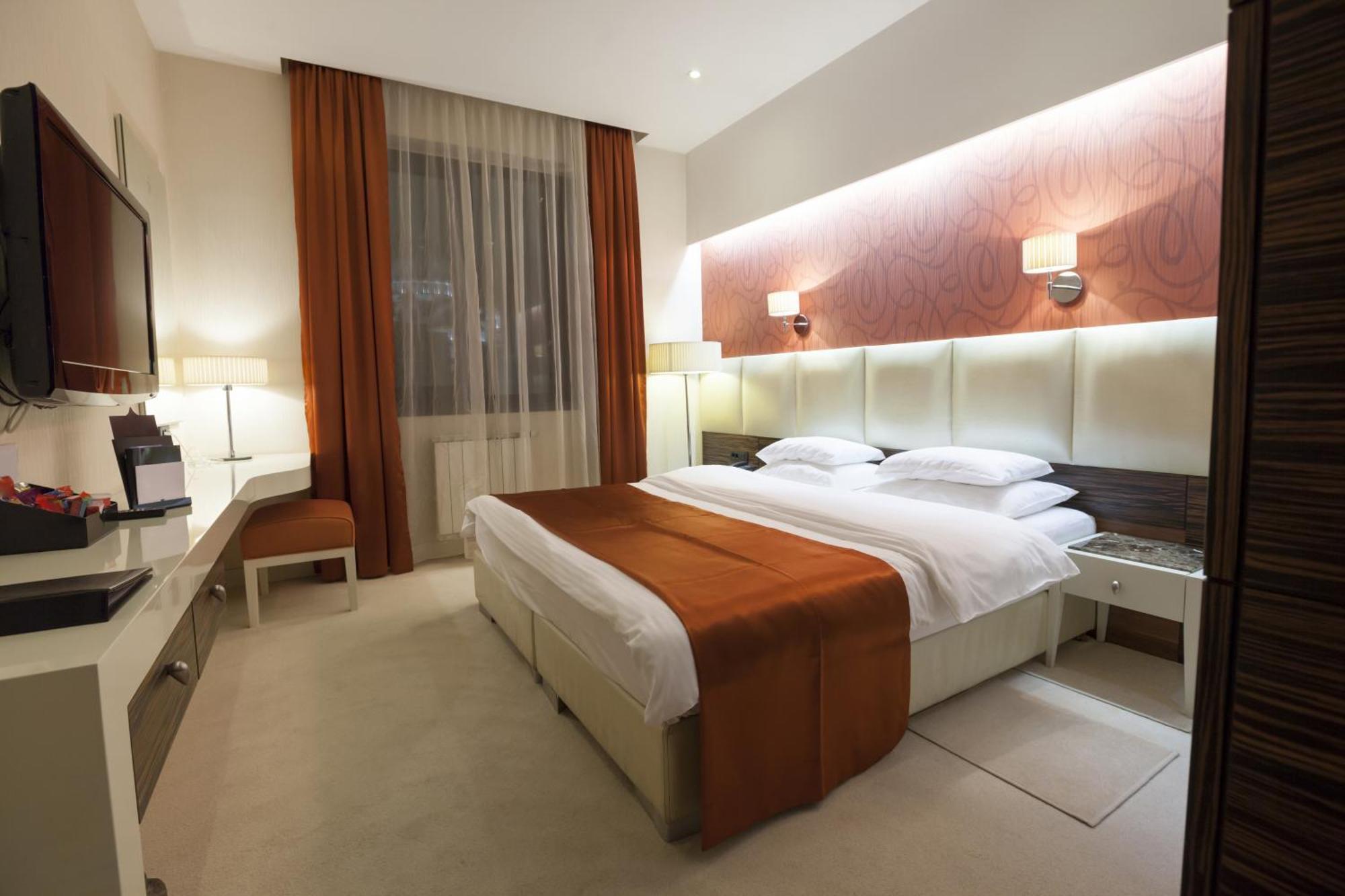 Airport Delhi Aerocity Inn Plaza Nuova Delhi Esterno foto